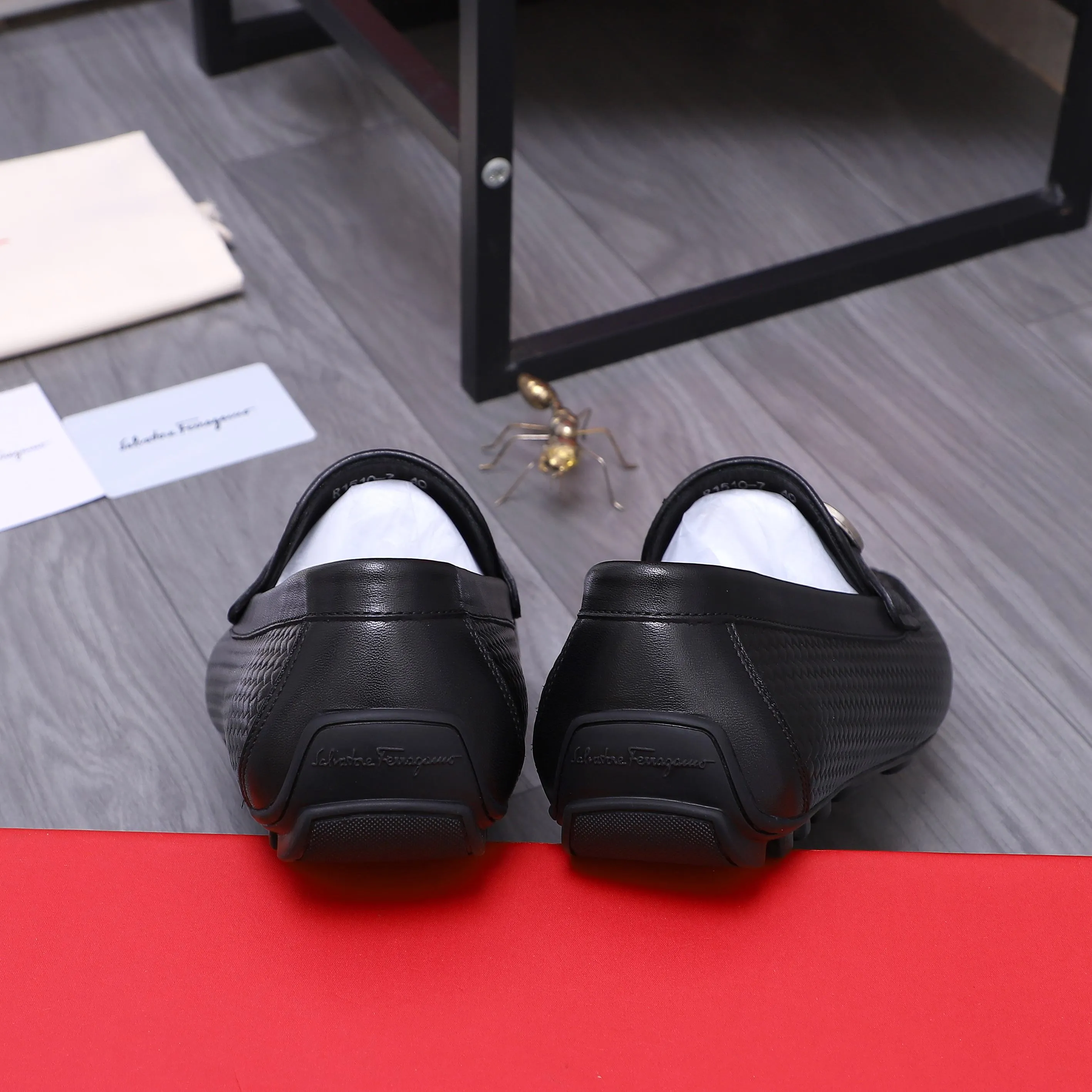 Men's shoes 💰480 Product trademark: Ferragamo "Ferragamo" casual slip-on shoes Regular size: 38-45 (45 is custom-made and non-returnable) Product materials: Selected first-layer embossed cowhide upper, cowhide lining, rubber outsole